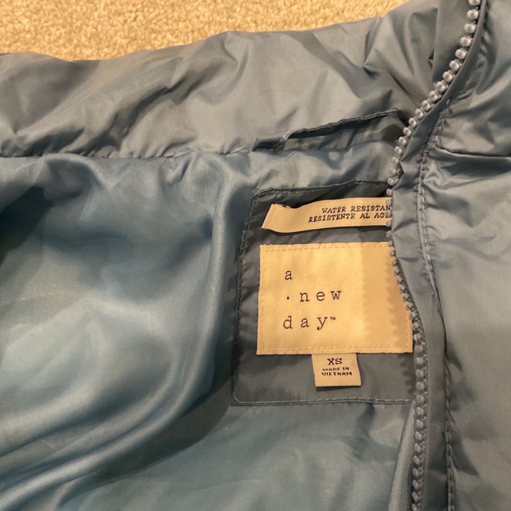 Great Winter Jacket 🧥 - Picture 2 of 3
